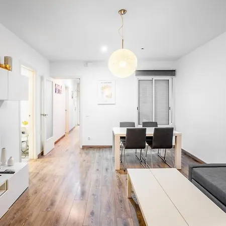 Paseo De Gracia Modern And Cozy 3bd - 2bth *