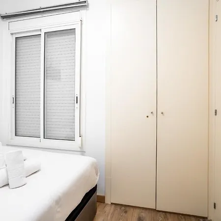 Paseo De Gracia Modern And Cozy 3bd - 2bth *